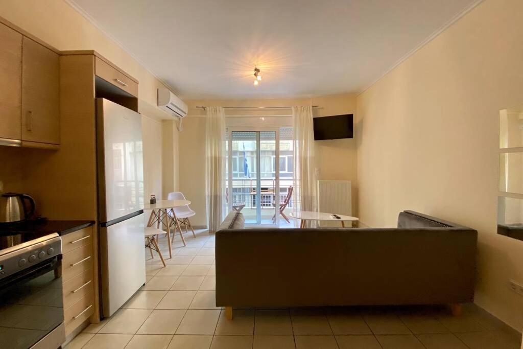 Nikitas' Apartment By The Tube Athen Exterior foto